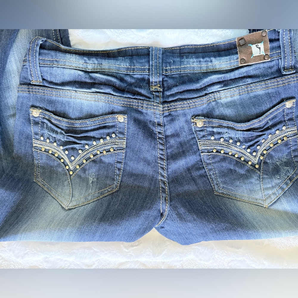 DollHouse Vintage jeans rhinestone s back pockets. Gold / silver details size 7